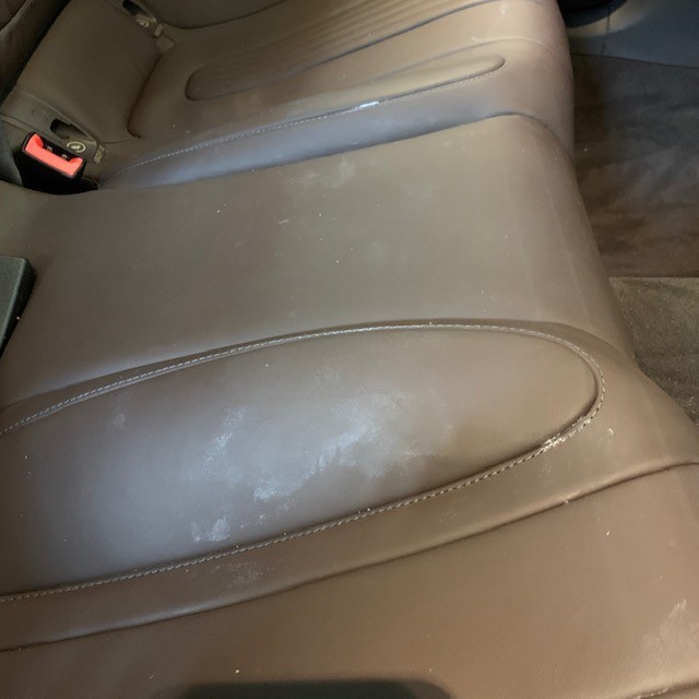 革シートに付着した汚れ