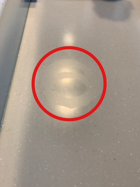 電解水によって出来たシミ