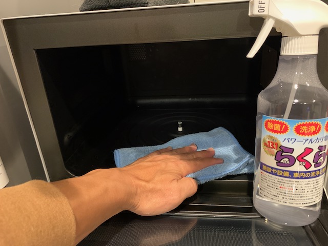 アルカリ電解水らくらくで電子レンジの掃除